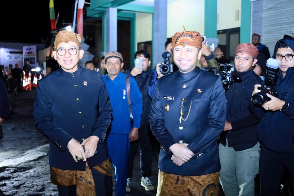 emil dardak dan Fadli Zon menghadiri resepsi Sembah Kasada Bhumi Hila-Hila Tengger budaya Tengger Bromo