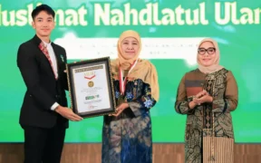 Gubernur Khofifah Indar Parawansa hadiri Kick Off Pelatihan Paralegal Muslimat NU yang digelar di Surabaya, sekaligus mencetak Rekor MURI. 