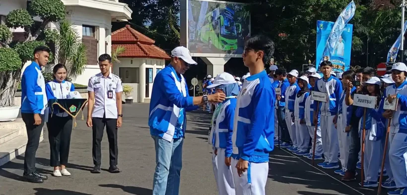 Pelepasan Kontingen PORPROV Jatim IX Tahun 2025, bersama Wali Kota Malang dan Atlet. (MemoX/fat)