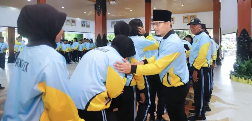 Suasana upacara pemberangkatan kontingen Trenggalek dalam rangka mengikuti Porprov Ke IX Jatim 2025 di pendopo Manggala Praja Nugraha