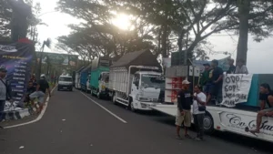 Ratusan Sopir Truk Mogok di Jalibar, Tolak Aturan ODOL