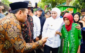 Kurangi Dampak Banjir dan Abrasi Sungai, Gubernur Khofifah pemasangan bronjong di 8 titik pada 3 sungai di Kabupaten Probolinggo.