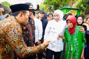 Gubernur Khofifah Tinjau Pemasangan Bronjong di Tiga Sungai Probolinggo