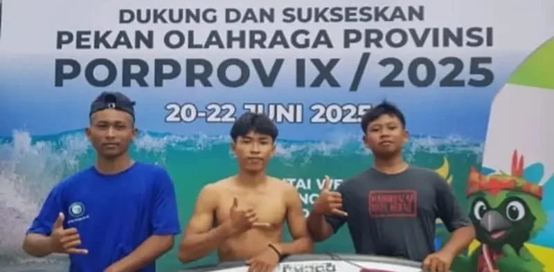 Atlet Selancar kontingen Kabupaten Malang di ajang Porprov Jawa Timur 2025 berhasil membawa pulang medali emas