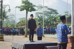 Bupati Trenggalek Beri Alsintan dan Penghargaan di Hari Krida Pertanian