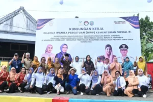 Istri Mensos RI Tebar Benih Ikan Dukung Program Kinasih Trenggalek