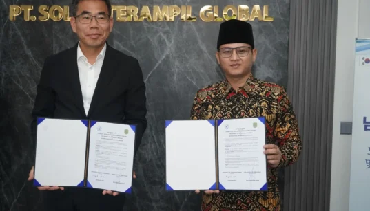 Bupati Trenggalek, Mochamad Nur Arifin menandatangani kerjasama dengan Universitas Gyeongnam Namhae Korea Selatan.