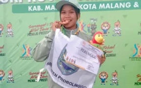 Atlet muda Kabupaten Probolinggo, Anindita Salsabilla, sukses menyumbang medali perunggu di Porprov Jatim 2025 dari cabor paralayang