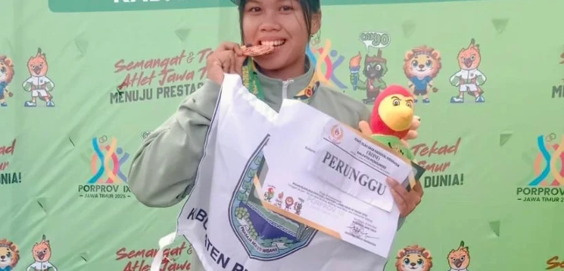 Atlet muda Kabupaten Probolinggo, Anindita Salsabilla, sukses menyumbang medali perunggu di Porprov Jatim 2025 dari cabor paralayang