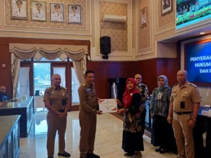 Wali Kota Malang Serahkan 57 SK Pendirian Koperasi Merah Putih