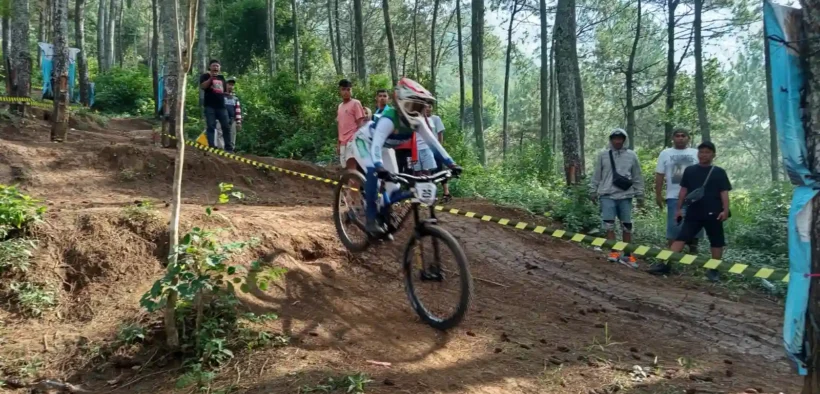 Atlet Kota Batu Cabor Downhill Porprov IX 2025 Sumbang 3 Medali Di Nomor Men dan Women