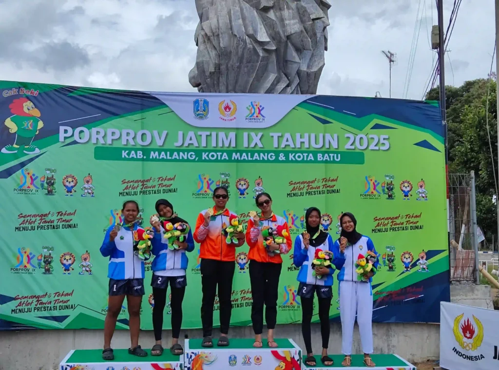 Tim bola voli pantai Kota Malang berhasil menorehkan prestasi 1 Perak 2 Perunggu di Porprov Jawa Timur 2025