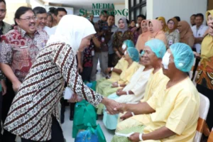 Khofifah: 406 Warga Pulau Raas Terlayani Berkat Yankes