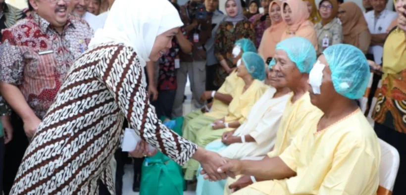 Khofifah pantau jalannya Yakes Bergerak di Pulau Raas (Foto oleh: Wahyu)