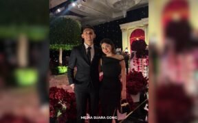 gaya kondangan Ariel memakai outfit dan dress serba hitam