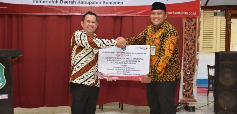 csr bank jatim ke pasuruan bersalaman