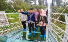 khofifah gubernur jatim bersama dengan kawanannya