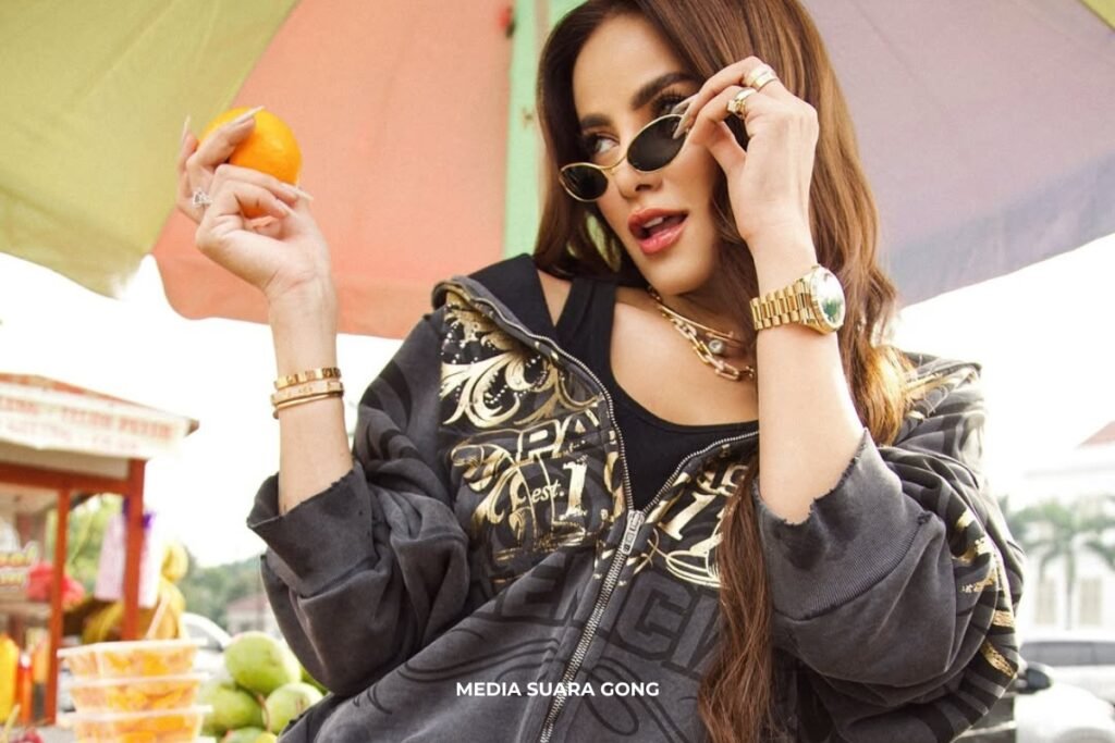 Olla Ramlan Lepas Hijab