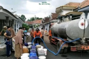 Krisis Air Bersih Landa Desa Tulupari, BPBD Probolinggo Salurkan Bantuan