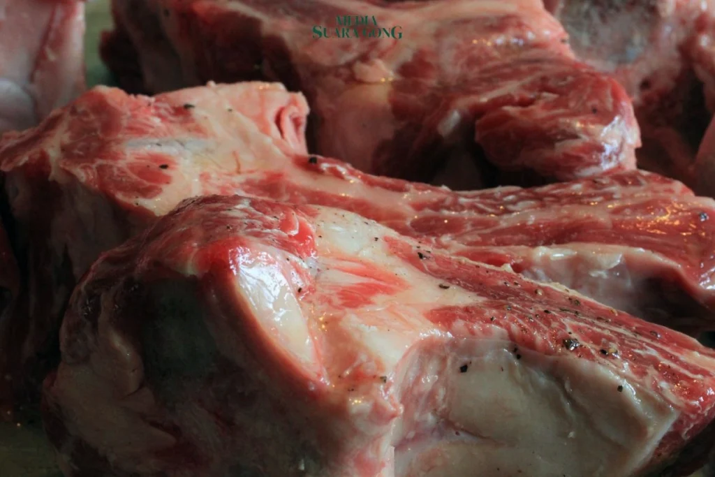 Banyak yang mengeluh karena daging kurban terasa alot, terutama bagian keras, Berikut cara cepat dan alami mengempukkan