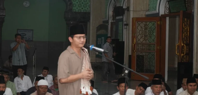 Ft : Bupati Arifin saat mengikuti Gema Takbir di Masjid Agung Baiturrahman Trenggalek
