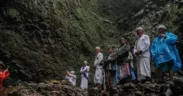 tradisi sakral Mendak Tirta di Air Terjun Madakaripura, Kabupaten Probolinggo