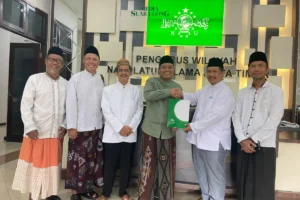 PKS Jatim Serahkan Hewan Kurban ke PWNU, MUI, dan PWM