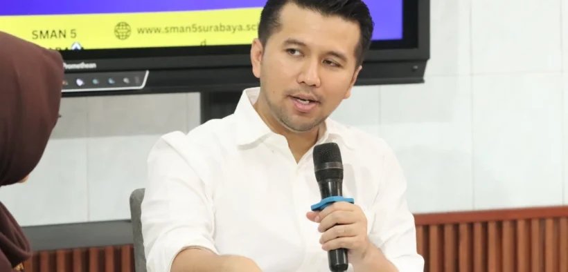 Pelaksana Tugas (Plt) Gubernur Jawa Timur Emil Elestianto Dardak meninjau langsung pelaksanaan Seleksi Penerimaan Murid Baru (SPMB) Tahun 2025