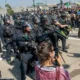 Perseteruan California dan Donald Trump soal pengerahan militer dalam protes antideportasi di Los Angeles akan memasuki babak krusial
