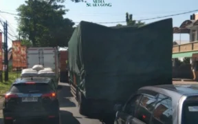 Perbaikan pipa PLTU di kawasan pesisir utara Jawa Timur berdampak signifikan terhadap kelancaran arus kendaraan di jalur nasional Pantura Paiton–Besuki yang kini tengah mengalami kemacetan