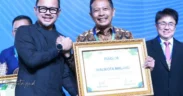 Wali Kota Malang, Wahyu Hidayat, menerima penghargaan bergengsi dalam ajang Indonesia Water & Wastewater Expo and Forum (IWWEF) 2025.