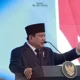 Presiden RI Prabowo Subianto saat mengumumkan kenaikan gaji hakim dalam acara pengukuhan calon hakim di Mahkamah Agung (MA), Jakarta, Kamis (12/6/2025).(YouTube Sekretariat Presiden )