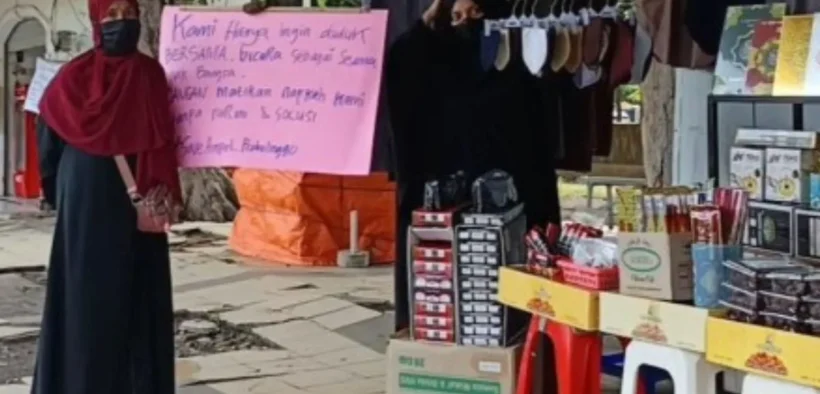 Rencana relokasi pedagang oleh-oleh khas haji dan umrah dari kawasan Alun - Alun Kota Probolinggo menuai penolakan