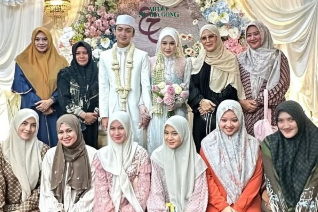 Gus Azmi resmi mempersunting Khansa Mariska Dalam sebuah prosesi pernikahan di Surabaya, Kamis malam, 12 Juni 2025