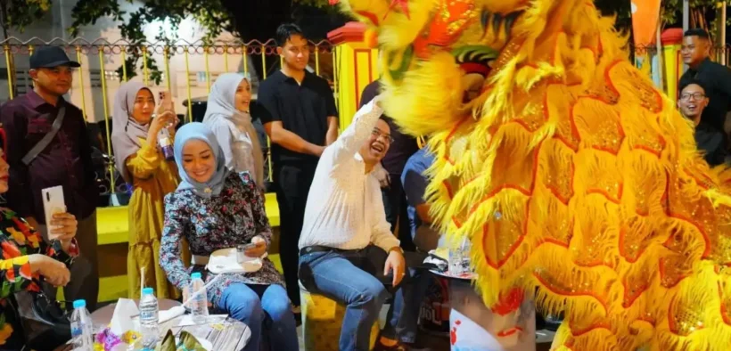Jumat malam, 13 Juni 2025, halaman depan Tempat Ibadat Tri Dharma Kota Probolinggo disulap menjadi gelaran budaya Larasati 2