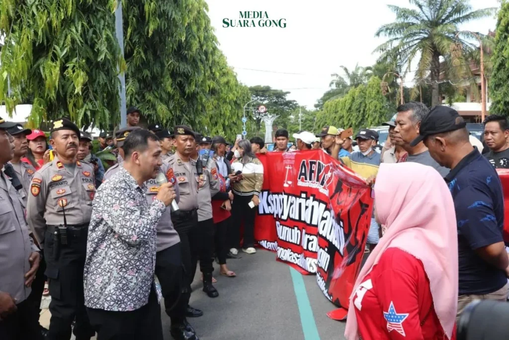 Dana Terhenti, Ratusan Anggota KSPPS Madani Di Trenggalek Wadul Ke Dewan