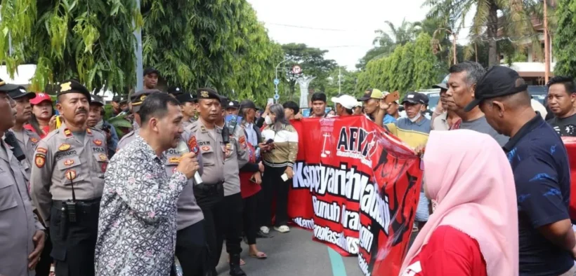 Dana Terhenti, Ratusan Anggota KSPPS Madani Di Trenggalek Wadul Ke Dewan