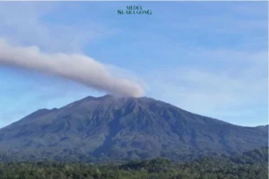 Warga Banyuwangi Waspada, Gunung Raung Erupsi 49 Kali