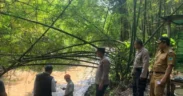 Seorang anak perempuan bernama Nia Maulida (10) dilaporkan hilang terseret arus deras Sungai Brantas saat bermain
