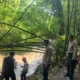 Seorang anak perempuan bernama Nia Maulida (10) dilaporkan hilang terseret arus deras Sungai Brantas saat bermain