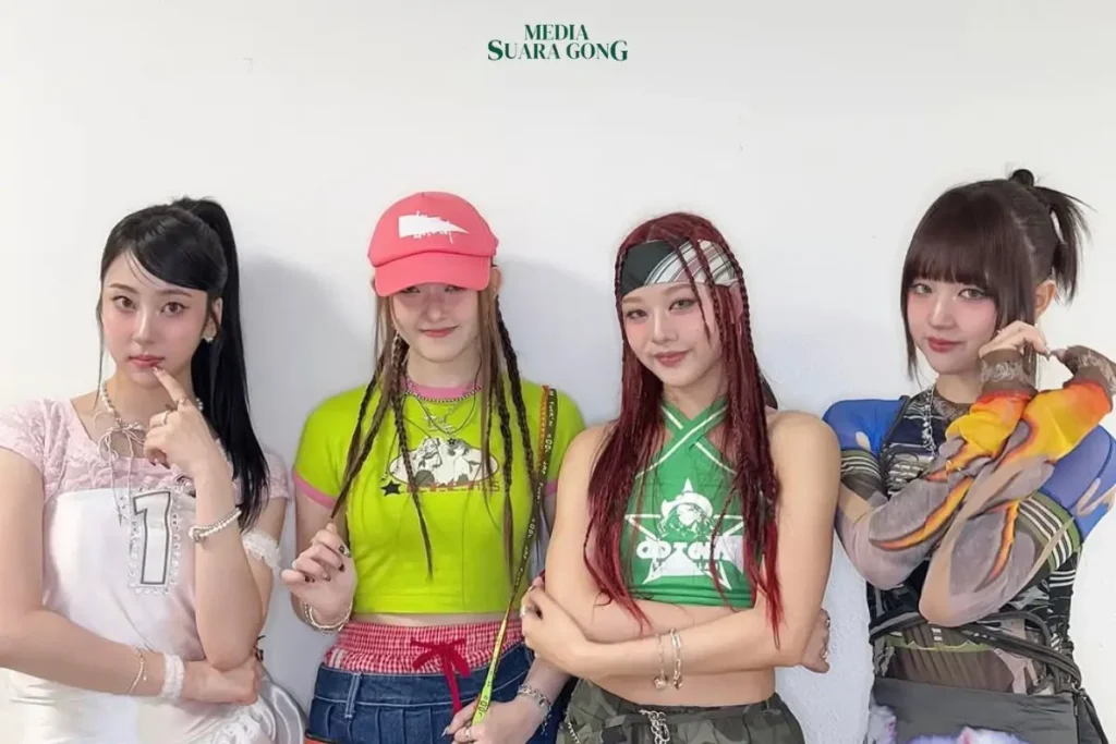 VVUP, kembali mencuri perhatian publik dengan perilisan video musik (MV) terbaru mereka yang berjudul “Giddy Boy”.