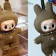 Boneka Labubu edisi istimewa kolaboratif antara sacai x SEVENTEEN x Carhartt WIP ini jadi incaran Kolektor dunia