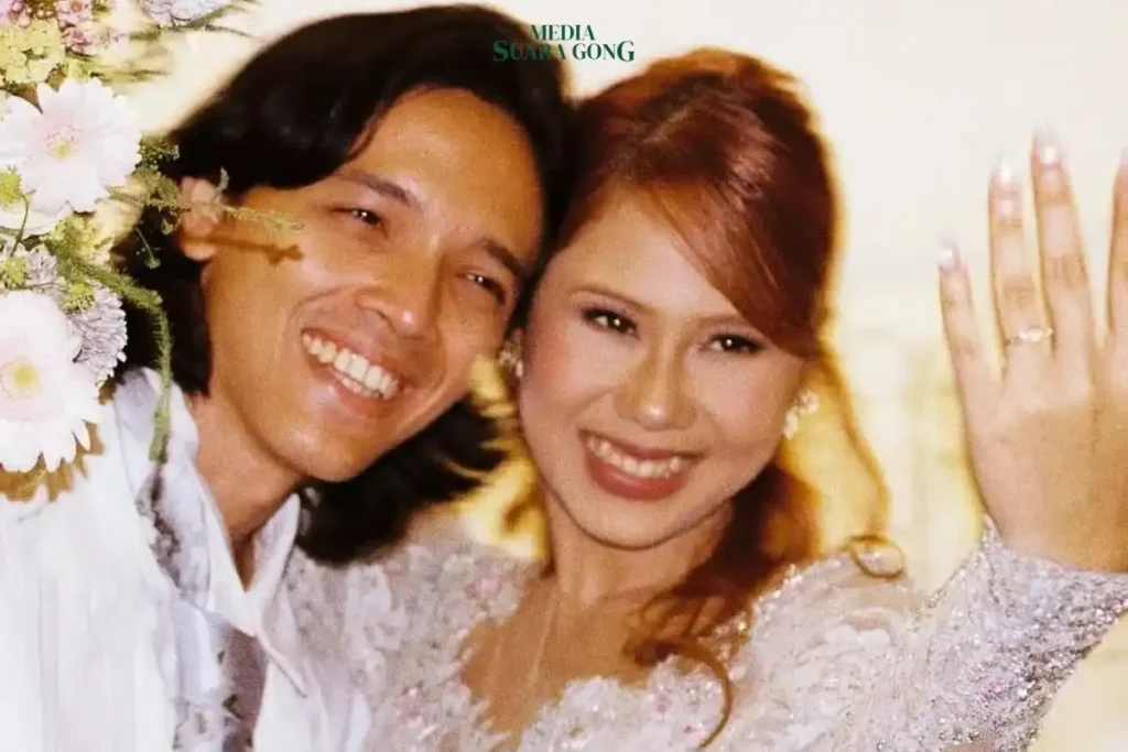 Kabar bahagia datang dari penyanyi dan penulis lagu Nadin Amizah, Pelantun lagu Bertaut itu resmi dilamar sang kekasih, Faishal Tanjung
