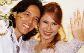 Kabar bahagia datang dari penyanyi dan penulis lagu Nadin Amizah, Pelantun lagu Bertaut itu resmi dilamar sang kekasih, Faishal Tanjung