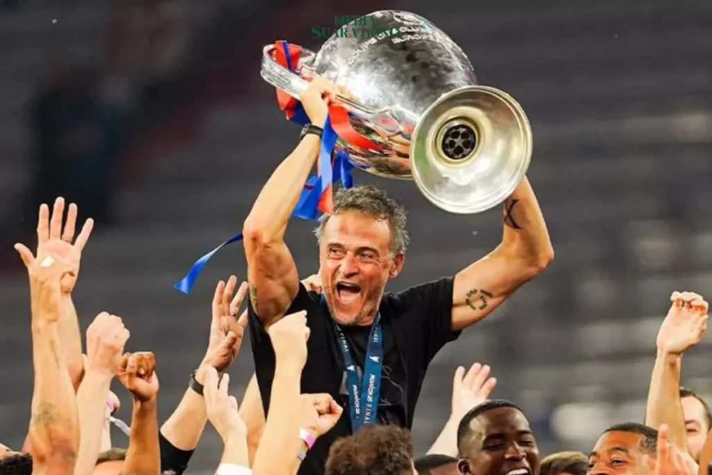 Paris Saint-Germain (PSG) cetak sejarah baru dengan menjuarai Liga Champions untuk pertama kalinya dan angkat trofi Liga Champions