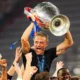Paris Saint-Germain (PSG) cetak sejarah baru dengan menjuarai Liga Champions untuk pertama kalinya dan angkat trofi Liga Champions