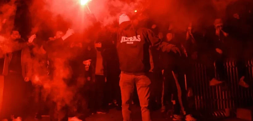 Champs-Elysees, ikon kota Paris yang menjadi lokasi perayaan PSG, berubah menjadi kerusuhan terjadi pada Minggu malam (1/6).