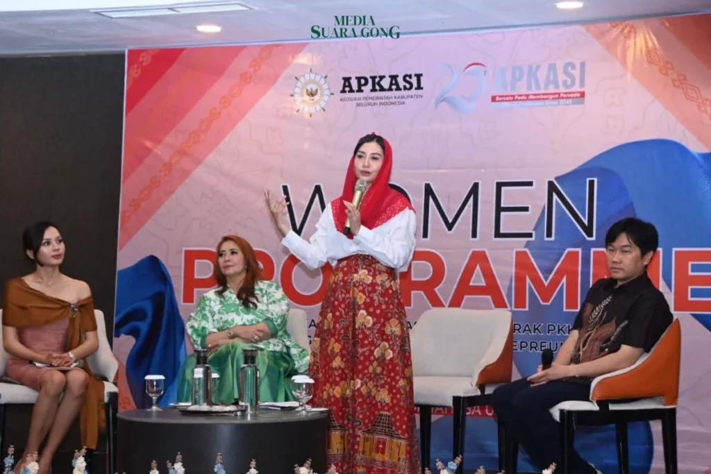 Novita Hardini saat menjadi keynote speaker dalam Munas VI Apkasi di Minahasa Utara