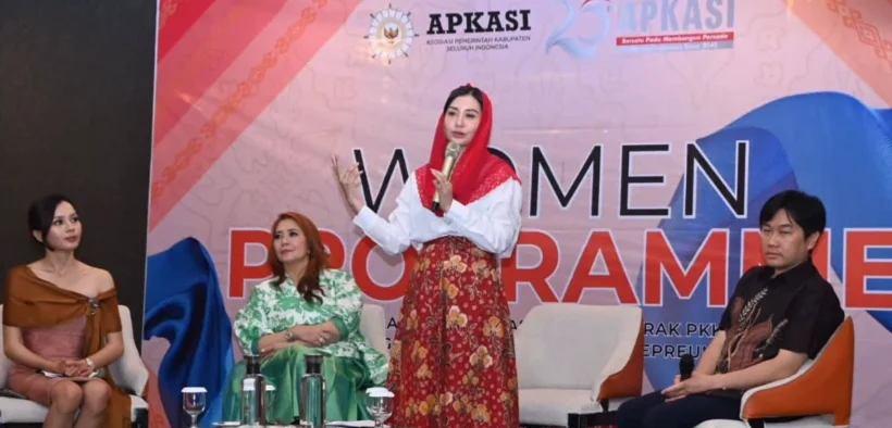 Novita Hardini saat menjadi keynote speaker dalam Munas VI Apkasi di Minahasa Utara