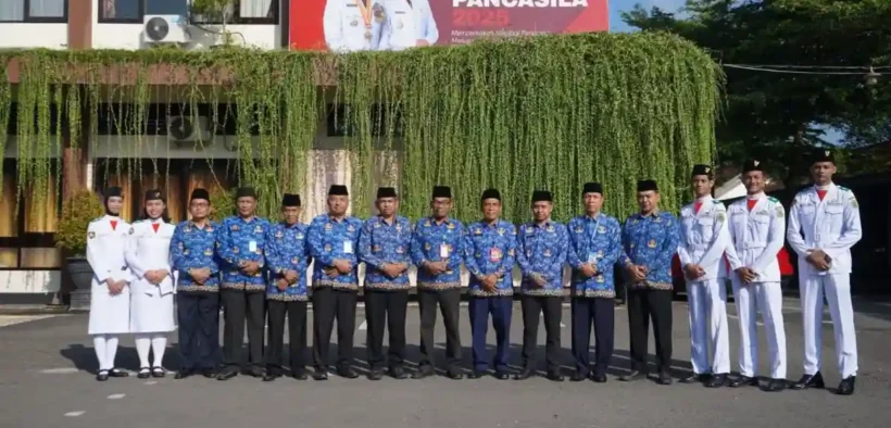 Di Kabupaten Trenggalek, peringatan Hari Lahir Pancasila ditandai dengan pelaksanaan upacara bendera yang dipimpin langsung Sekretaris Daerah Kabupaten Trenggalek, Edy Soepriyanto, Senin (02/06/2025).
